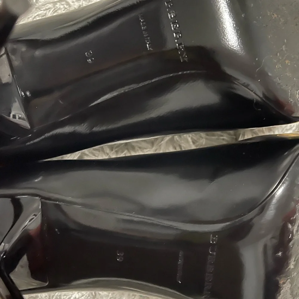 Burberry Flanagan D-Ring Pumps. Made in Italy. Size: US 8 1/2, UK 6, EUR 39 - Picture 6 of 16